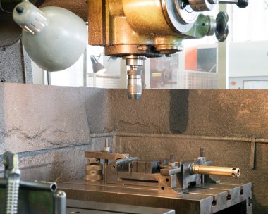 Makine aletleri bilgisayar sayısal kontrol (Cnc ile)