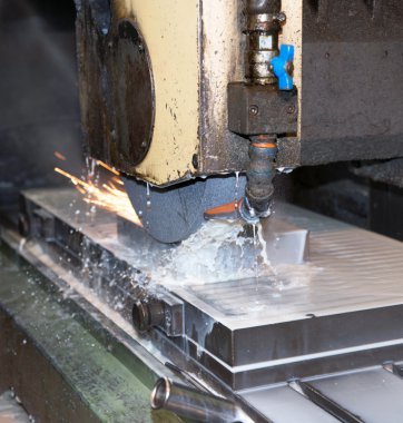 Makine aletleri bilgisayar sayısal kontrol (Cnc ile)