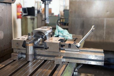 Makine aletleri bilgisayar sayısal kontrol (Cnc ile)