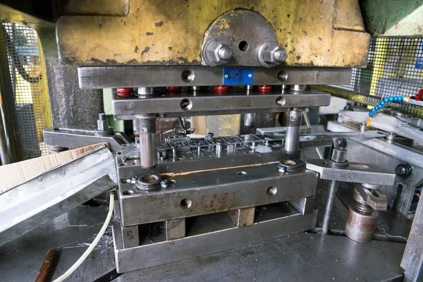 Workshop - metallbearbetning press, italienska industrin — Stockfoto