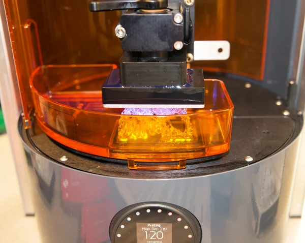 3D принтер (SLA и DLP ) — стоковое фото