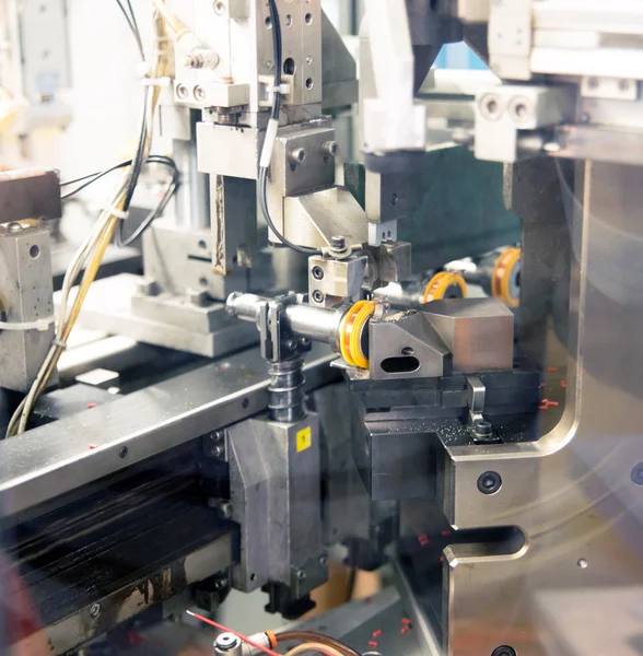 Industriële automatisering: automatische lijnen met robot — Stockfoto