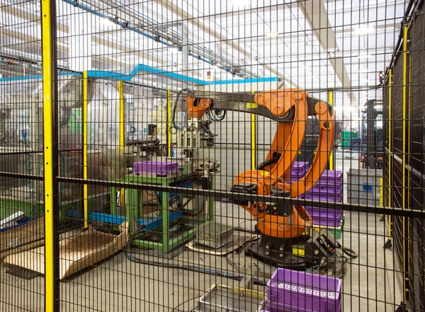 Industrial automation: automatic lines with robot