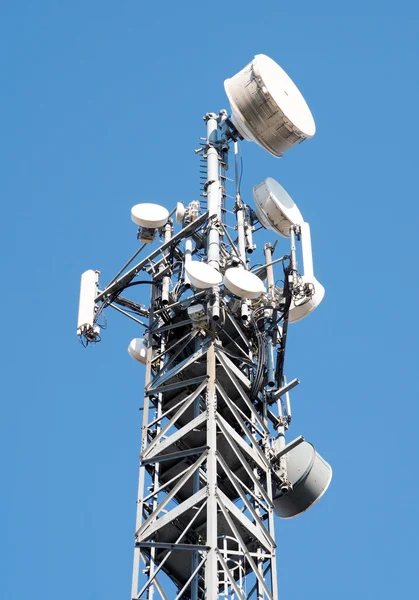 Kommunikation gsm, umts e hsdpa tower — Stockfoto