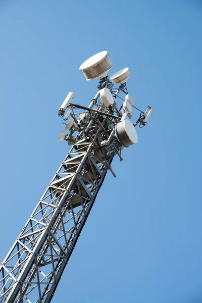 Comunicazione Gsm, Umts e Hsdpa tower — Foto Stock