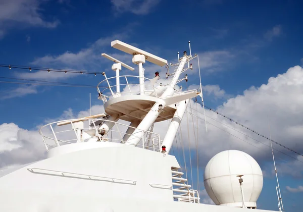 Radar e antenas para radiocomunicações — Fotografia de Stock