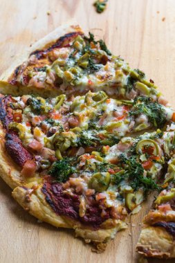 Dilimlenmiş esnaf pizza