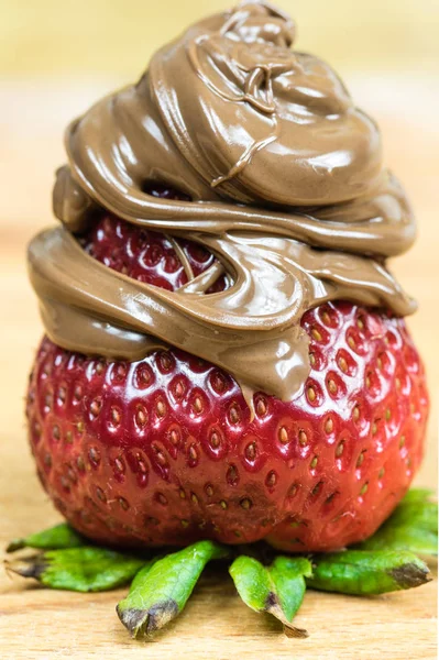 Close up of strawberry covered in chocolate spread. — Stock Photo, Image