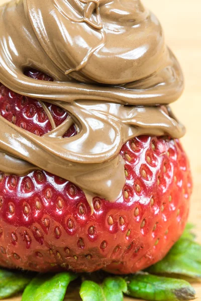 Close up of strawberry covered in chocolate spread. — Stock Photo, Image