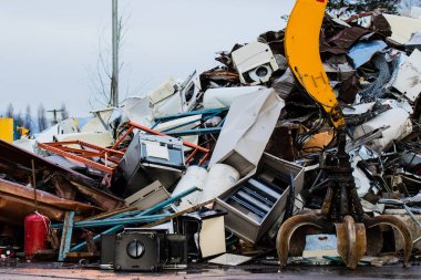 Metal geri dönüşüm yard. Güçlü mekanik grabbyng kol.