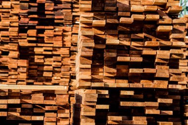 Fabrikada inşaat kereste. Değirmen ürünleri.