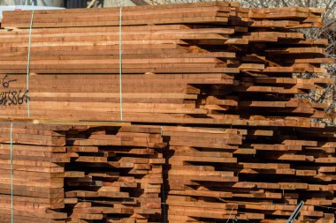 Fabrikada inşaat kereste. Değirmen ürünleri.