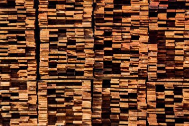 Fabrikada inşaat kereste. Değirmen ürünleri.