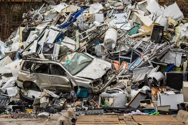 Reciclar suas antigas prisões em usinas de reciclagem . — Fotografia de Stock