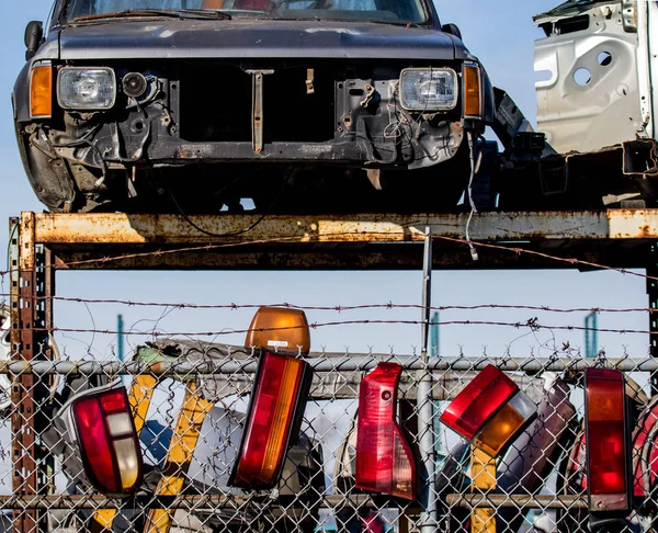 Used auto recycling and dismantling facility. — Stock Photo, Image