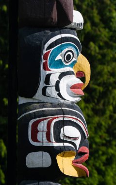 Yerli halkın bir korkuluk. El işi benzersiz kültür gösterimi.