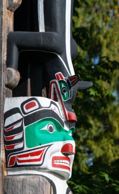 Yerli halkın bir korkuluk. El işi benzersiz kültür gösterimi.