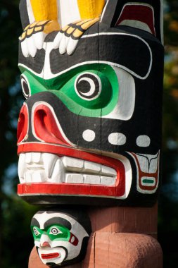 Yerli halkın bir korkuluk. El işi benzersiz kültür gösterimi.