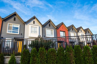 Renkli yeni modern lüks townhouses.