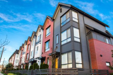 Güzel ve çok modern townhouses. Emlak piyasasında yeni gelişme.