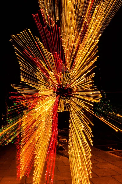 Zoom auf Stadtlichter mit Langzeitbelichtung. — Stockfoto