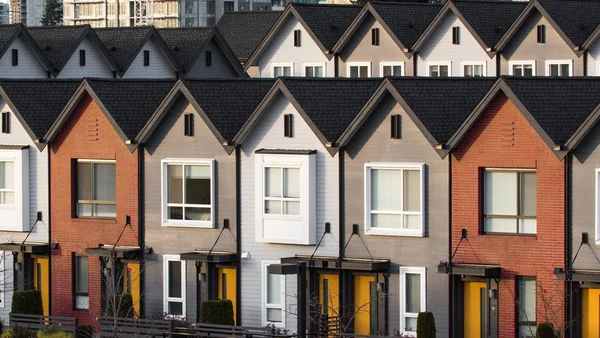 Taze townhomes güzel satırda kurmak.