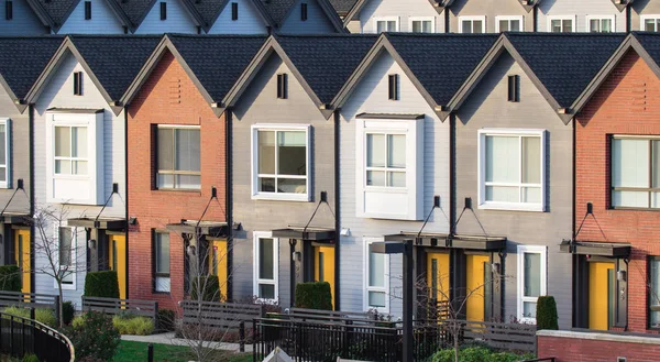 Taze townhomes güzel satırda kurmak.