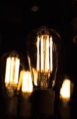 Dekoratif antika edison tarzı Işık Ampüller aslında contamplorary Led ışık bulds eski okul gibi görünmek için yapılmış bulunmaktadır. Eski stil görünümünü oluştururken ve enerji tasarrufu