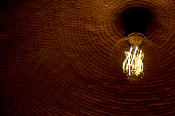 Beautifull ornamental light bulbs creating classic rustic look and glow — Stock Photo, Image