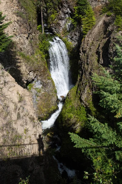 Cascada en Wells Gray Provincial Park Clearwater Columbia Británica Canadá — Foto de Stock