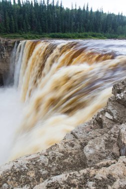 Alexandra Falls saman Nehri Twin Falls Gorge toprak Park Kuzeybatı Toprakları, Kanada 32 metre düşmek