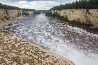 Alexandra Falls saman Nehri Twin Falls Gorge toprak Park Kuzeybatı Toprakları, Kanada 32 metre düşmek