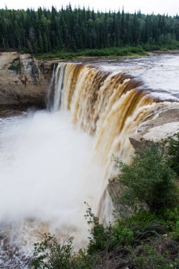 Alexandra Falls saman Nehri Twin Falls Gorge toprak Park Kuzeybatı Toprakları, Kanada 32 metre düşmek