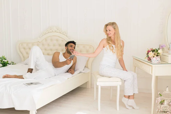 Young Couple In Bedroom — Stock Photo, Image