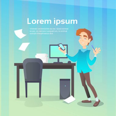 İş adamı tutun akıllı cep telefonu