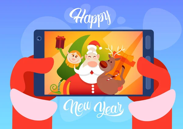 Jultomte med renar Elfs att göra Selfie — Stock vektor