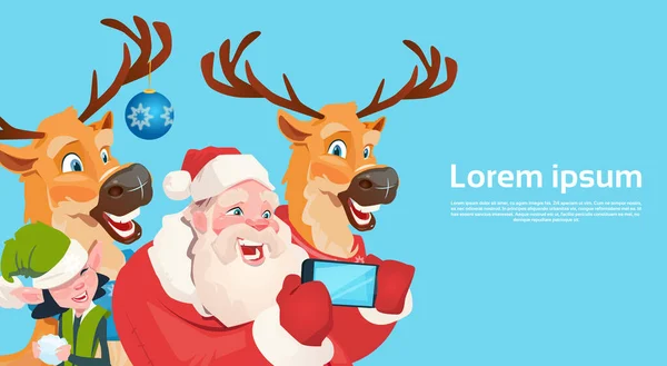 Santa Claus con renos, Elfos haciendo selfie — Vector de stock