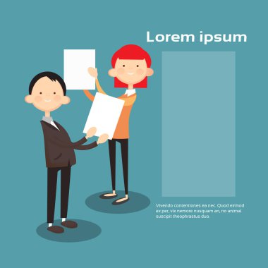 Başarılı iş erkek ve kadın sözleşme belgeyi imzala tutun