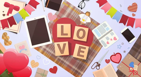 Dia dos Namorados Gift Card Holiday Love Heart Shape Decorated Workspace Desk Copiar Espaço Top Angle View — Vetor de Stock