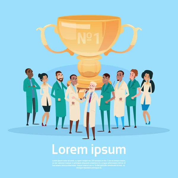 Ομάδα ιατρών έσω κλινική ομάδα κρατήστε βραβείο νικητής Κύπελλο, ομάδα επιτυχία έννοια — Διανυσματικό Αρχείο