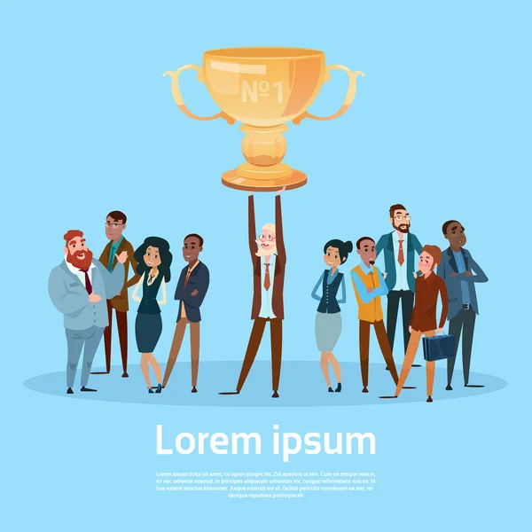 Gente de negocios Equipo Hold Prize Winner Cup, Team Success Concept — Vector de stock