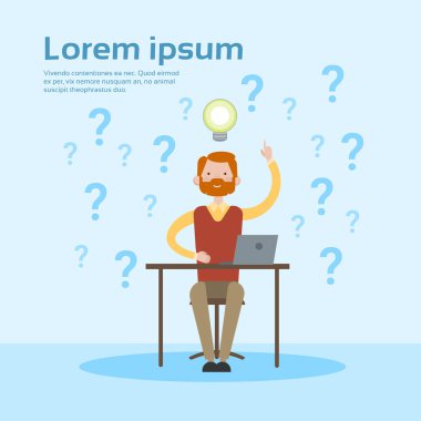 Resepsiyon iş dizüstü bilgisayar yeni fikir başlatma oturan iş adamı