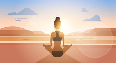 Kız Yoga Lotus pozisyonu spor Fitness kadın egzersiz egzersiz günbatımı üzerinde