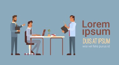 İş adamı grubu toplantı çalışma Office Resepsiyon işadamları tartışıyor