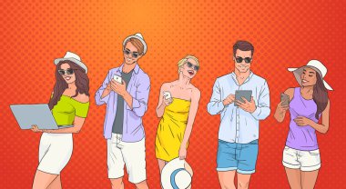 İnsanlar grubu kullanma hücre akıllı telefon Tablet dizüstü bilgisayar Pop Art renkli Retro arka plan üzerinde sohbet Online