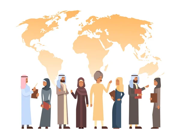Grupo de hombres y mujeres árabes en el mapa mundial, Islam Empresario Empresaria vestida con ropa tradicional — Vector de stock