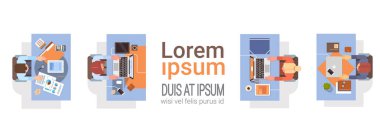 Bilgisayarlar iş adamları iş yeri Resepsiyon en iyi açı kullanan kişiler Laptop okul sırası ekip çalışması görüntülemek