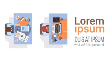 Bilgisayarlar iş adamları iş yeri Resepsiyon en iyi açı kullanan kişiler Laptop okul sırası ekip çalışması görüntülemek