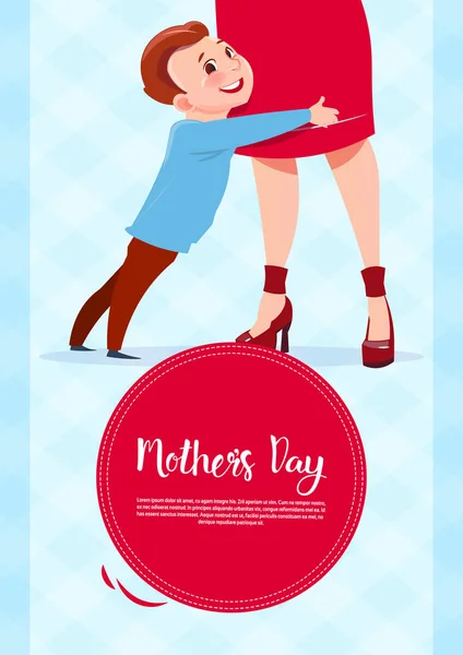 Glücklicher Muttertag, Sohn umarmt Mama, Frühlingsfest-Grußkarte Banner — Stockvektor