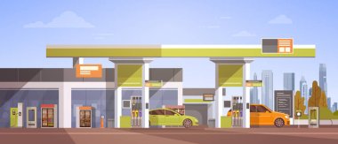 Araba gaz benzin istasyonunda yakıt